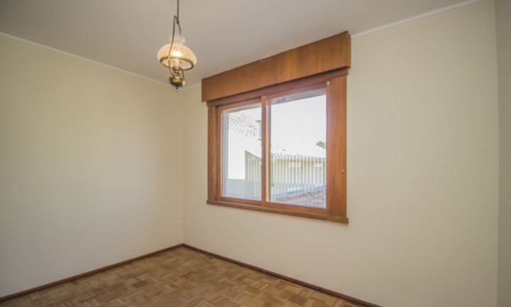 Imagem Casa com 3 Quartos à Venda, 246 m² em Jardim Lindóia - Porto Alegre