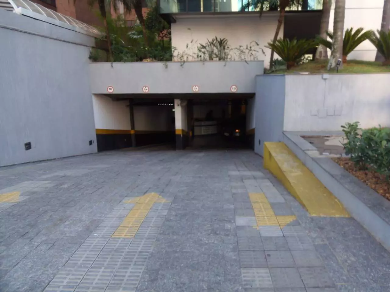 Imagem Sala Comercial à Venda ou Locação, 88 m²em Vila Olímpia - São Paulo Imagem Sala Comercial à Venda ou Locação, 88 m²em Vila Olímpia - São Paulo
