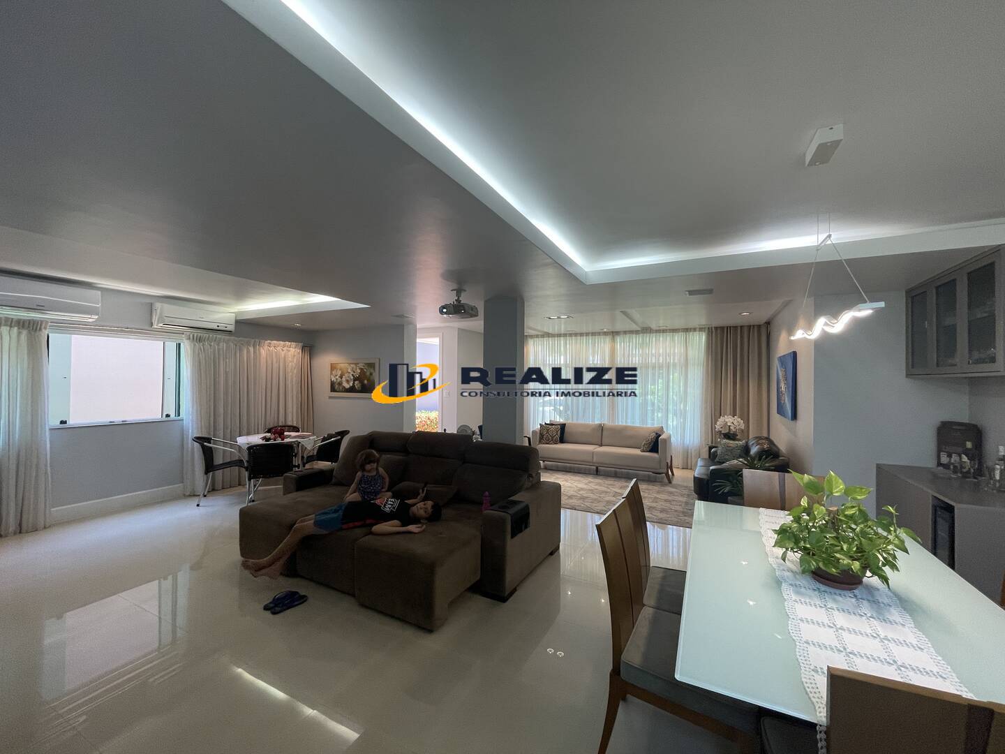Imagem Casa com 4 Quartos à Venda, 360 m²em Parque Turf Club - Campos dos Goytacazes Imagem Casa com 4 Quartos à Venda, 360 m²em Parque Turf Club - Campos dos Goytacazes