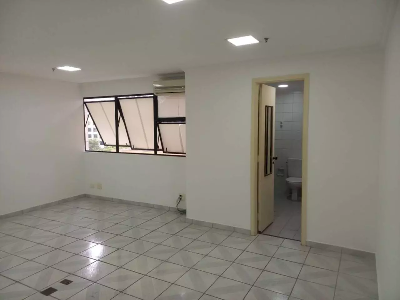 Imagem Sala Comercial à Venda ou Locação, 37 m² em Indianópolis - São Paulo Imagem Sala Comercial à Venda ou Locação, 37 m² em Indianópolis - São Paulo
