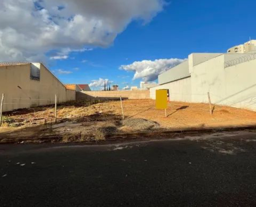 Imagem Terreno à Venda, 300 m²em Novo Mundo - Uberlândia Imagem Terreno à Venda, 300 m²em Novo Mundo - Uberlândia
