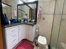 Imagem Casa com 4 Quartos à Venda, 272 m²em Presidente Roosevelt - Uberlândia