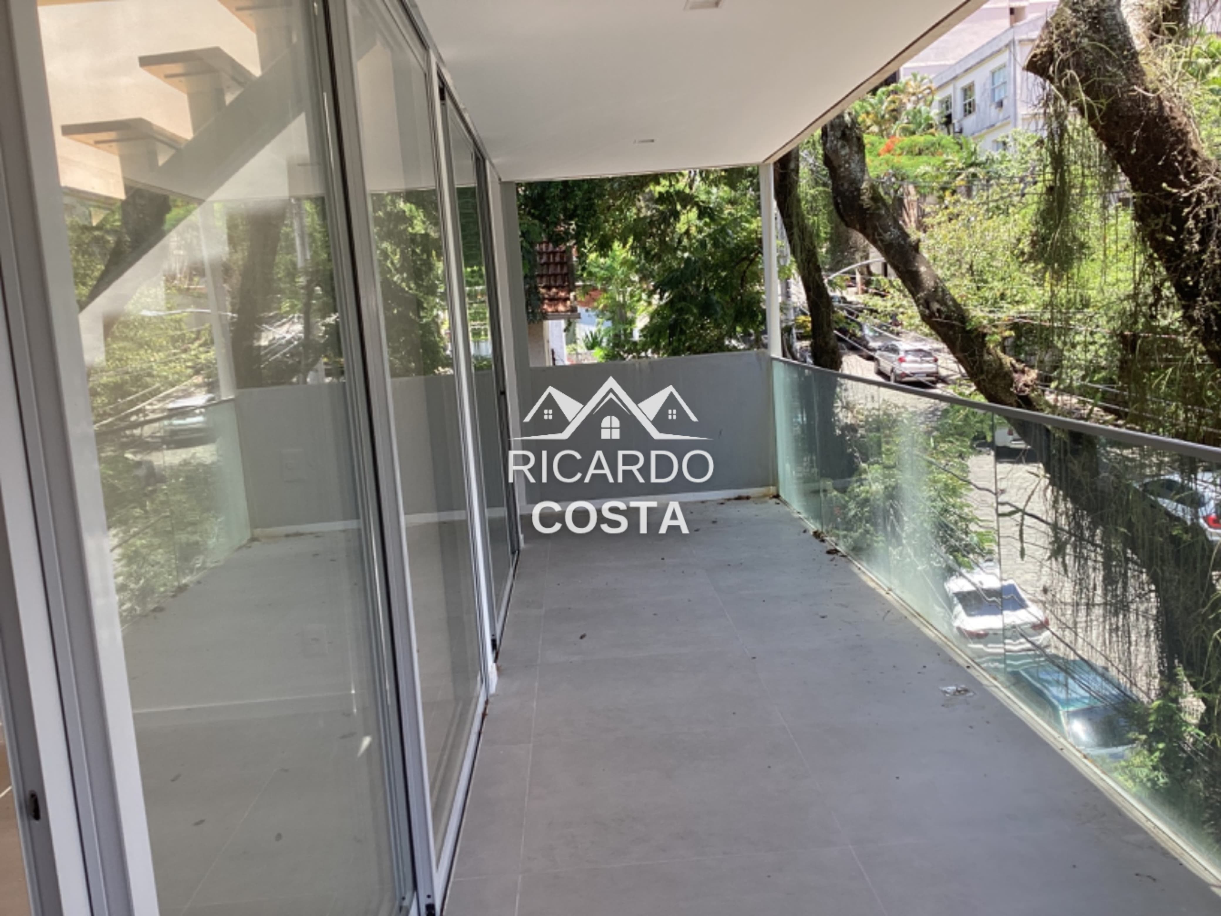 Imagem Cobertura com 2 Quartos à Venda ou Locação, 190 m² em Humaitá - Rio de Janeiro