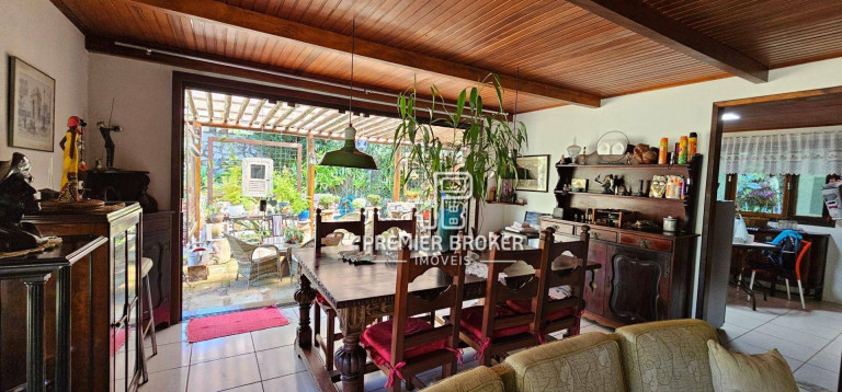 Imagem Casa com 3 Quartos à Venda, 250 m² em Colônia Alpina - Teresópolis Imagem Casa com 3 Quartos à Venda, 250 m² em Colônia Alpina - Teresópolis