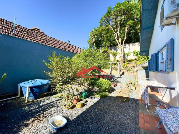 Imagem Casa com 3 Quartos à Venda, 200 m² em América - Joinville