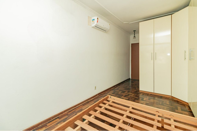 Imagem Imóvel com 2 Quartos à Venda, em Auxiliadora - Porto Alegre Imagem Imóvel com 2 Quartos à Venda, em Auxiliadora - Porto Alegre