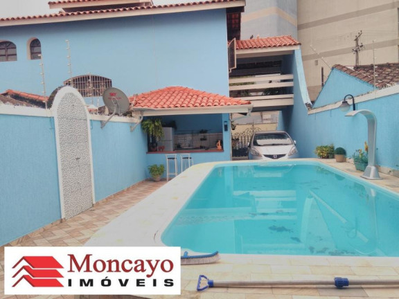 Sobrado com 4 Quartos à Venda, 300 m² em Centro - Caraguatatuba