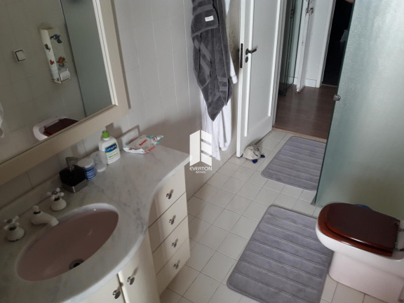 Imagem Casa com 5 Quartos à Venda, 703 m² em Duque De Caxias - Santa Maria