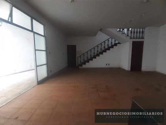 Casa à Venda, 370 m² em Centro - Montes Claros