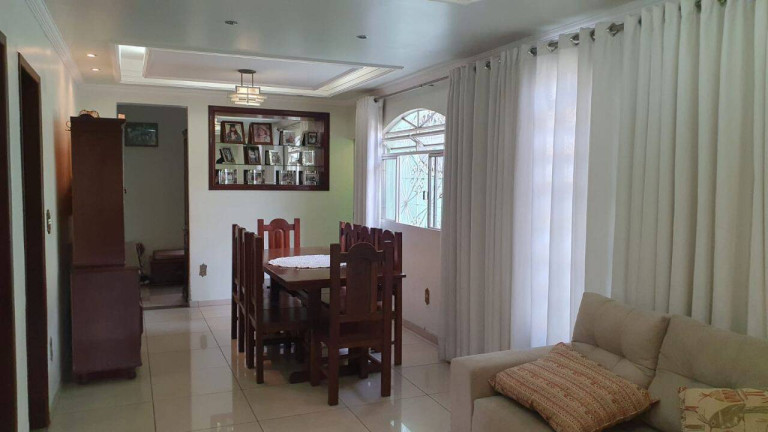 Imagem Casa com 3 Quartos à Venda, 360 m² em Flamengo - Contagem