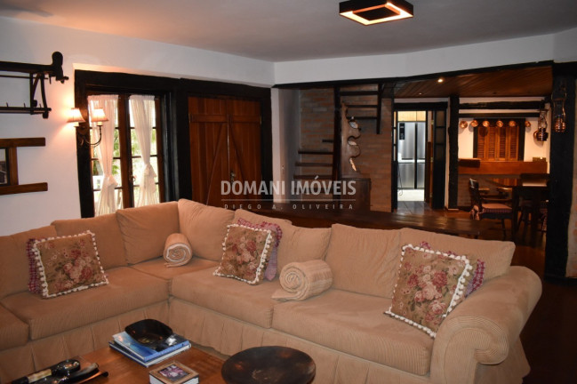 Imagem Casa com 6 Quartos à Venda, 565 m² em Região De Capivari - Campos Do Jordão
