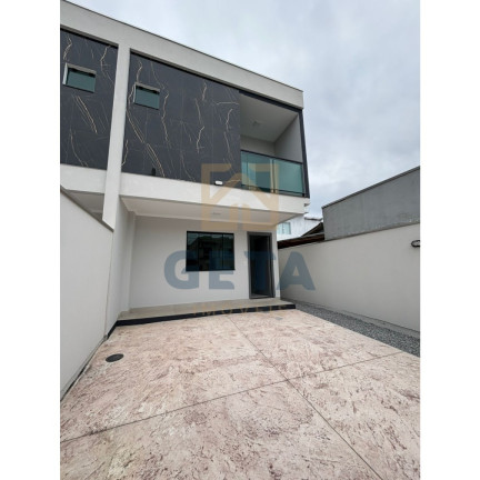 Sobrado com 2 Quartos à Venda, 101 m² em Rio Pequeno - Camboriú