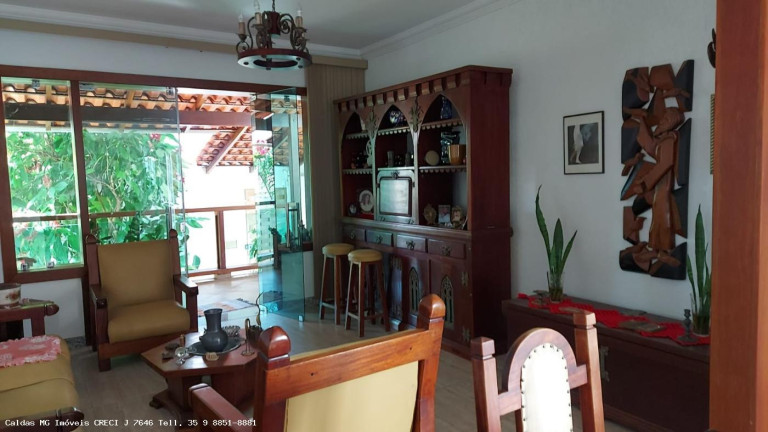 Imagem Casa com 7 Quartos à Venda, 420 m² em Floresta - Belo Horizonte
