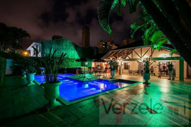 Casa com 4 Quartos para Temporada, 1.000 m² em Centro - Balneário Camboriú