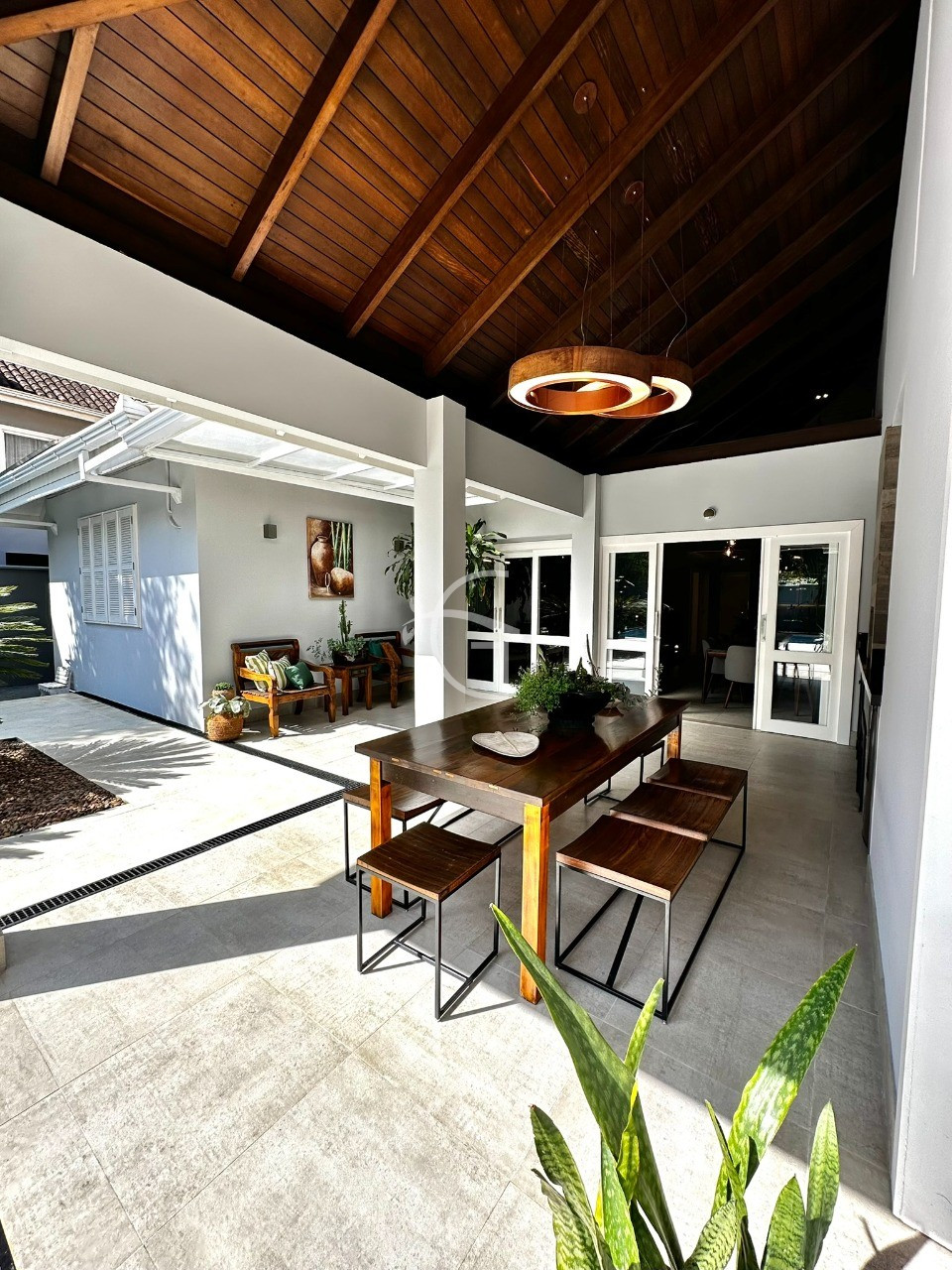Imagem Casa com 4 Quartos à Venda, 400 m² em Costa E Silva - Joinville Imagem Casa com 4 Quartos à Venda, 400 m² em Costa E Silva - Joinville