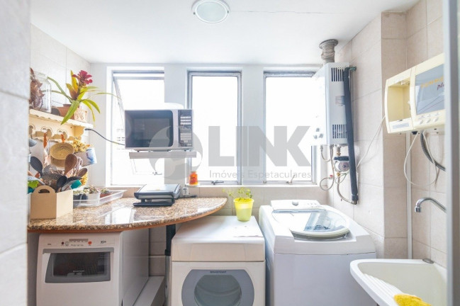 Imagem Imóvel com 3 Quartos à Venda, 218 m² em Auxiliadora - Porto Alegre Imagem Imóvel com 3 Quartos à Venda, 218 m² em Auxiliadora - Porto Alegre