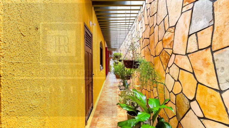 Imagem Casa com 7 Quartos à Venda, 300 m² Imagem Casa com 7 Quartos à Venda, 300 m²