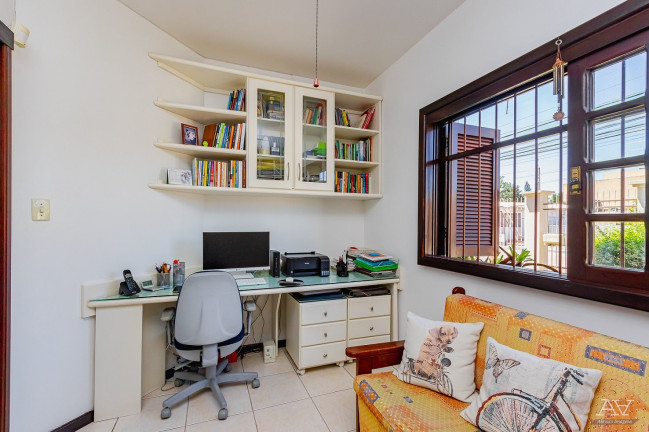 Imagem Casa com 4 Quartos à Venda, 210 m² em Niterói - Canoas