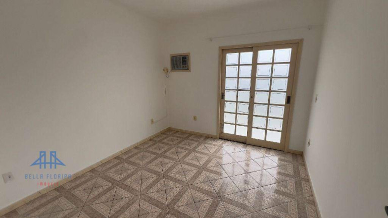 Imagem Casa com 3 Quartos para Alugar, 400 m² em Rio Tavares - Florianópolis Imagem Casa com 3 Quartos para Alugar, 400 m² em Rio Tavares - Florianópolis
