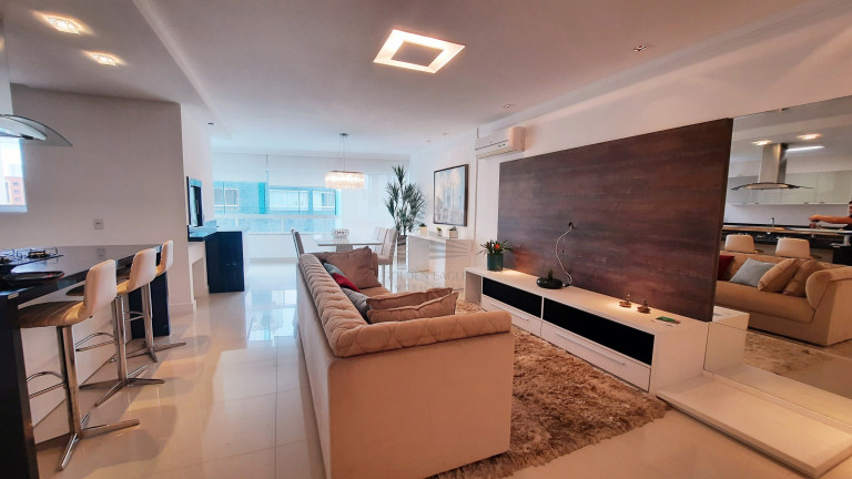 Imagem Apartamento com 3 Quartos à Venda, 256 m² em Centro - Balneário Camboriú