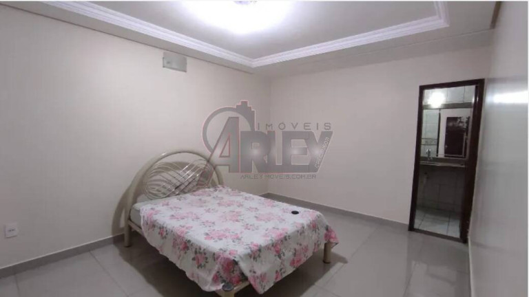 Imagem Casa com 5 Quartos à Venda, em Canelas - Montes Claros Imagem Casa com 5 Quartos à Venda, em Canelas - Montes Claros