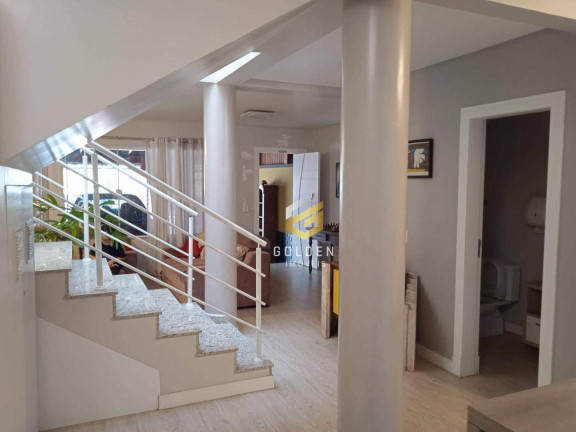 Imagem Sobrado com 3 Quartos à Venda, 180 m² em Centro - Balneário Camboriú Imagem Sobrado com 3 Quartos à Venda, 180 m² em Centro - Balneário Camboriú