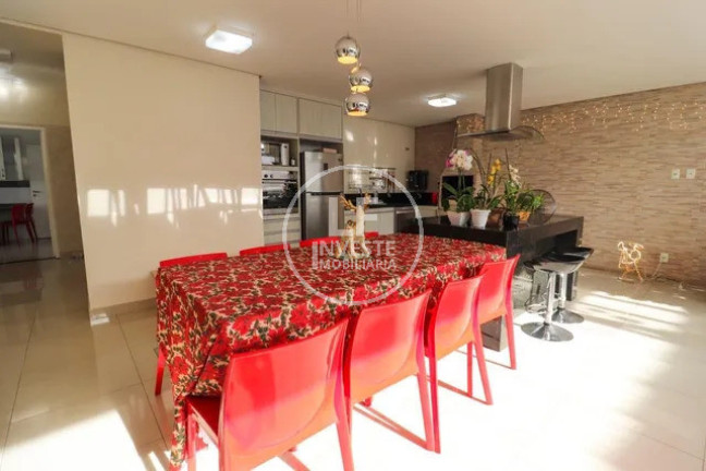 Imagem Casa com 4 Quartos à Venda, 360 m² em Jardim América - Goiânia