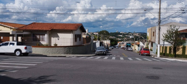 Casa à Venda, 160 m² em Alvinópolis - Atibaia