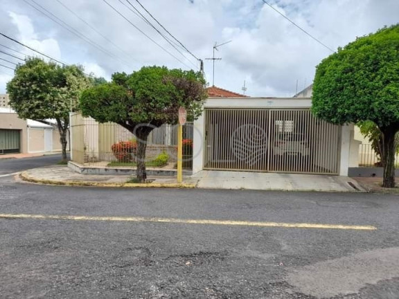 Imagem Casa com 3 Quartos à Venda, 290 m² em Centro - Araraquara Imagem Casa com 3 Quartos à Venda, 290 m² em Centro - Araraquara