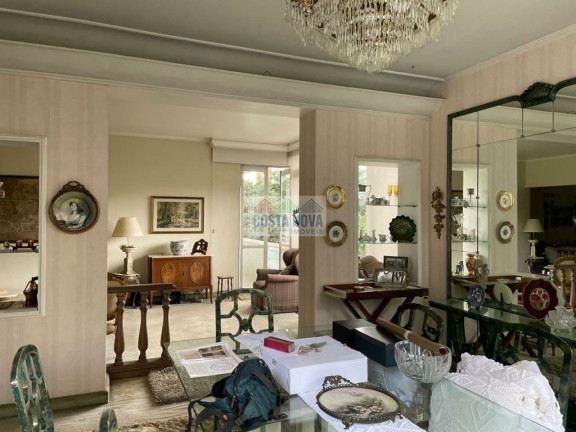 Apartamento com 3 Quartos à Venda, 219 m²