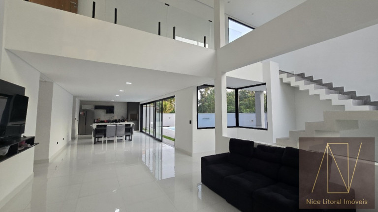 Imagem Sobrado com 4 Quartos à Venda, 300 m² em Massaguaçu - Caraguatatuba