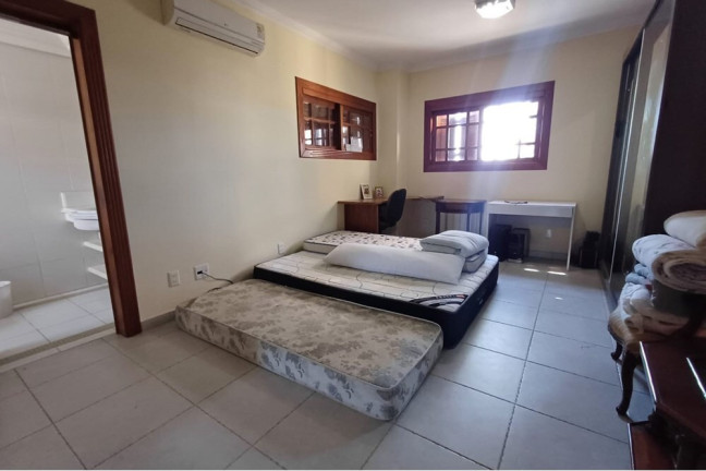Imagem Casa com 4 Quartos à Venda, 738 m² em Partenon - Porto Alegre Imagem Casa com 4 Quartos à Venda, 738 m² em Partenon - Porto Alegre