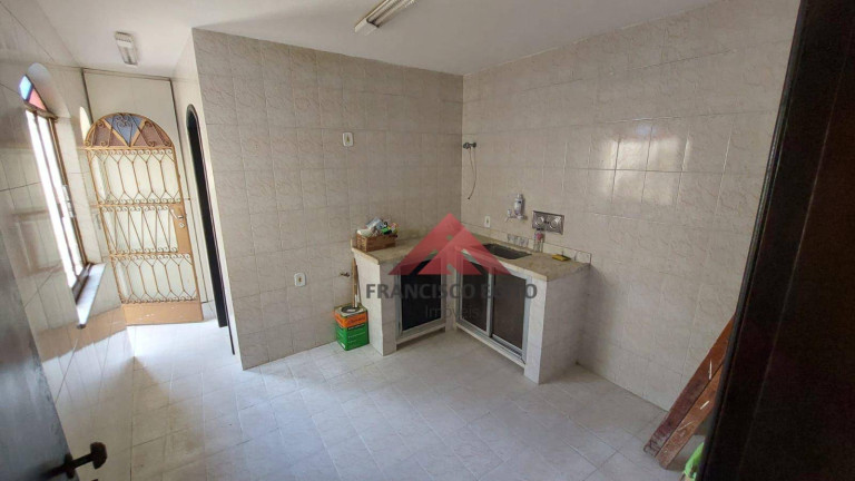 Imagem Casa com 3 Quartos à Venda, 250 m² em Neves - São Gonçalo Imagem Casa com 3 Quartos à Venda, 250 m² em Neves - São Gonçalo