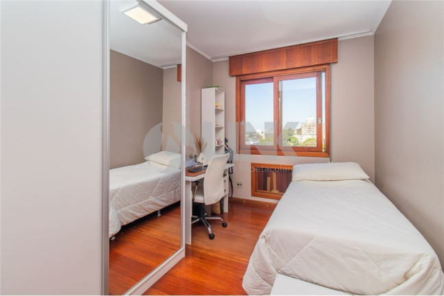 Imagem Imóvel com 3 Quartos à Venda, 281 m² em Cristo Redentor - Porto Alegre Imagem Imóvel com 3 Quartos à Venda, 281 m² em Cristo Redentor - Porto Alegre