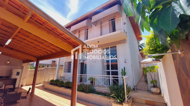 Sobrado com 3 Quartos à Venda, 262 m² em Jardim Esplanada - São José Dos Campos