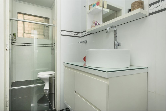 Imagem Casa com 7 Quartos à Venda, em Jardim Itu - Porto Alegre Imagem Casa com 7 Quartos à Venda, em Jardim Itu - Porto Alegre