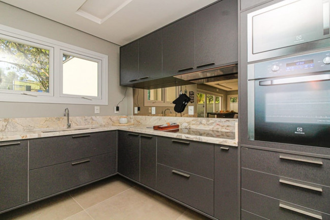 Imagem Casa de Condomínio com 3 Quartos à Venda, 300 m² em Ipanema - Porto Alegre