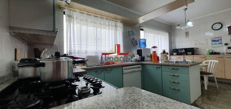 Imagem Casa com 4 Quartos à Venda, 205 m² em Vila Pedra Branca - São Paulo Imagem Casa com 4 Quartos à Venda, 205 m² em Vila Pedra Branca - São Paulo