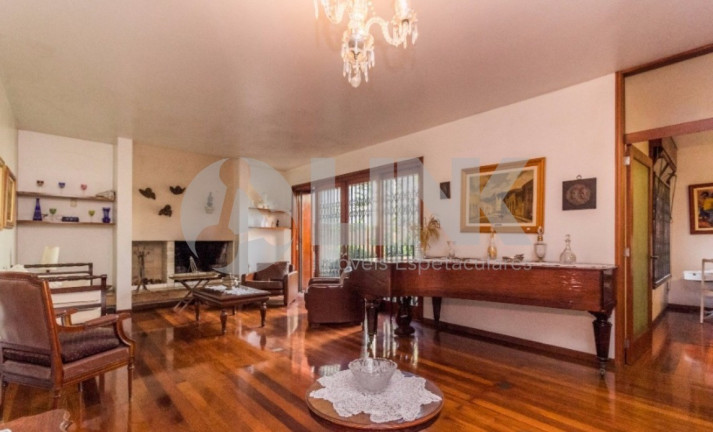 Casa com 3 Quartos à Venda, 591 m² em Três Figueiras - Porto Alegre