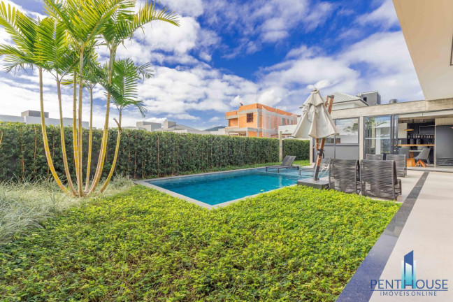Imagem Casa com 3 Quartos à Venda, 431 m² em Santa Regina - Camboriú