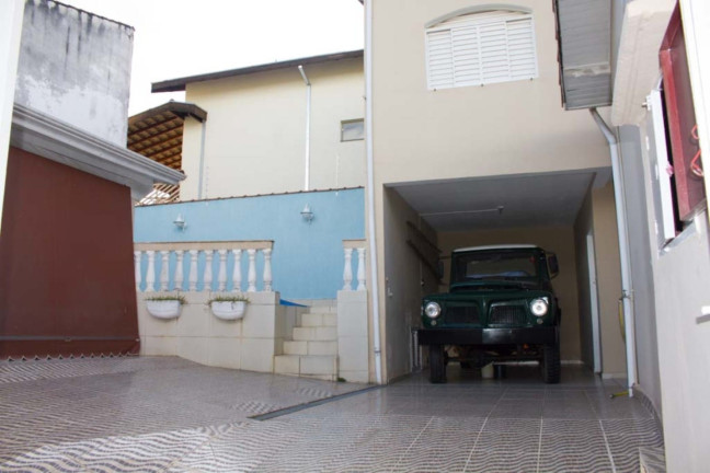 Imagem Casa com 3 Quartos à Venda, 541 m² em Santana - Pindamonhangaba