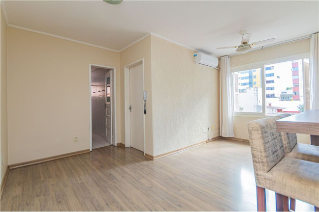 Imagem Imóvel com 1 Quarto à Venda,  em Menino Deus - Porto Alegre