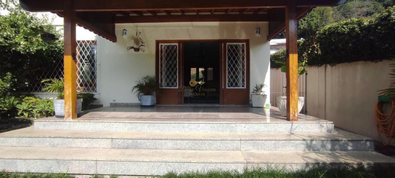 Imagem Casa com 3 Quartos à Venda, 270 m² em Bom Retiro - Teresópolis Imagem Casa com 3 Quartos à Venda, 270 m² em Bom Retiro - Teresópolis