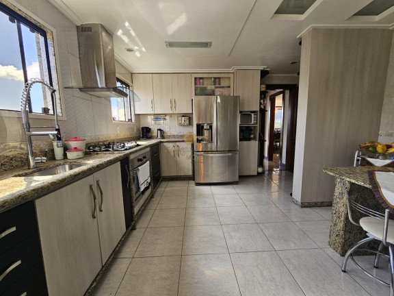 Imagem Casa com 3 Quartos à Venda, 265 m² em Várzea - Teresópolis