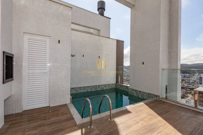 Imagem Cobertura com 3 Quartos à Venda, 242 m² em Centro - Balneário Camboriú Imagem Cobertura com 3 Quartos à Venda, 242 m² em Centro - Balneário Camboriú