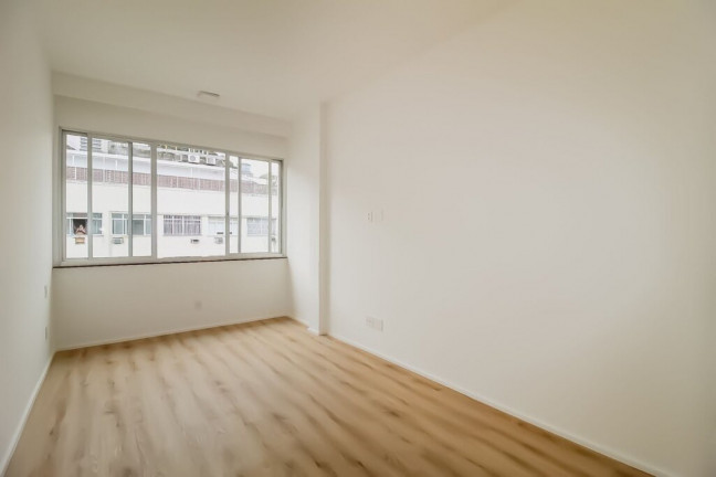 Imagem Imóvel com 2 Quartos à Venda, 106 m² em Copacabana - Rio De Janeiro Imagem Imóvel com 2 Quartos à Venda, 106 m² em Copacabana - Rio De Janeiro