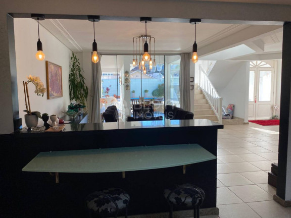 Imagem Casa com 4 Quartos à Venda, 303 m² em Centro - Balneário Camboriú Imagem Casa com 4 Quartos à Venda, 303 m² em Centro - Balneário Camboriú