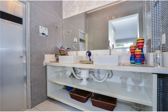 Imagem Casa com 5 Quartos à Venda, em Morumbi - São Paulo Imagem Casa com 5 Quartos à Venda, em Morumbi - São Paulo