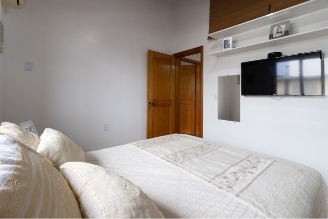 Imagem Casa com 3 Quartos à Venda, 190 m² em Rubem Berta - Porto Alegre