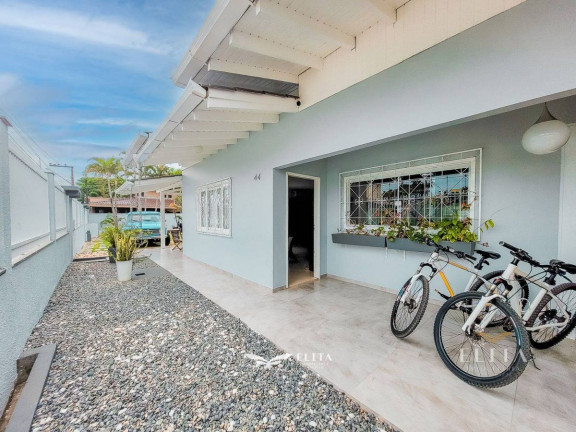 Imagem Casa com 4 Quartos à Venda, 240 m² em Centro - Barra Velha